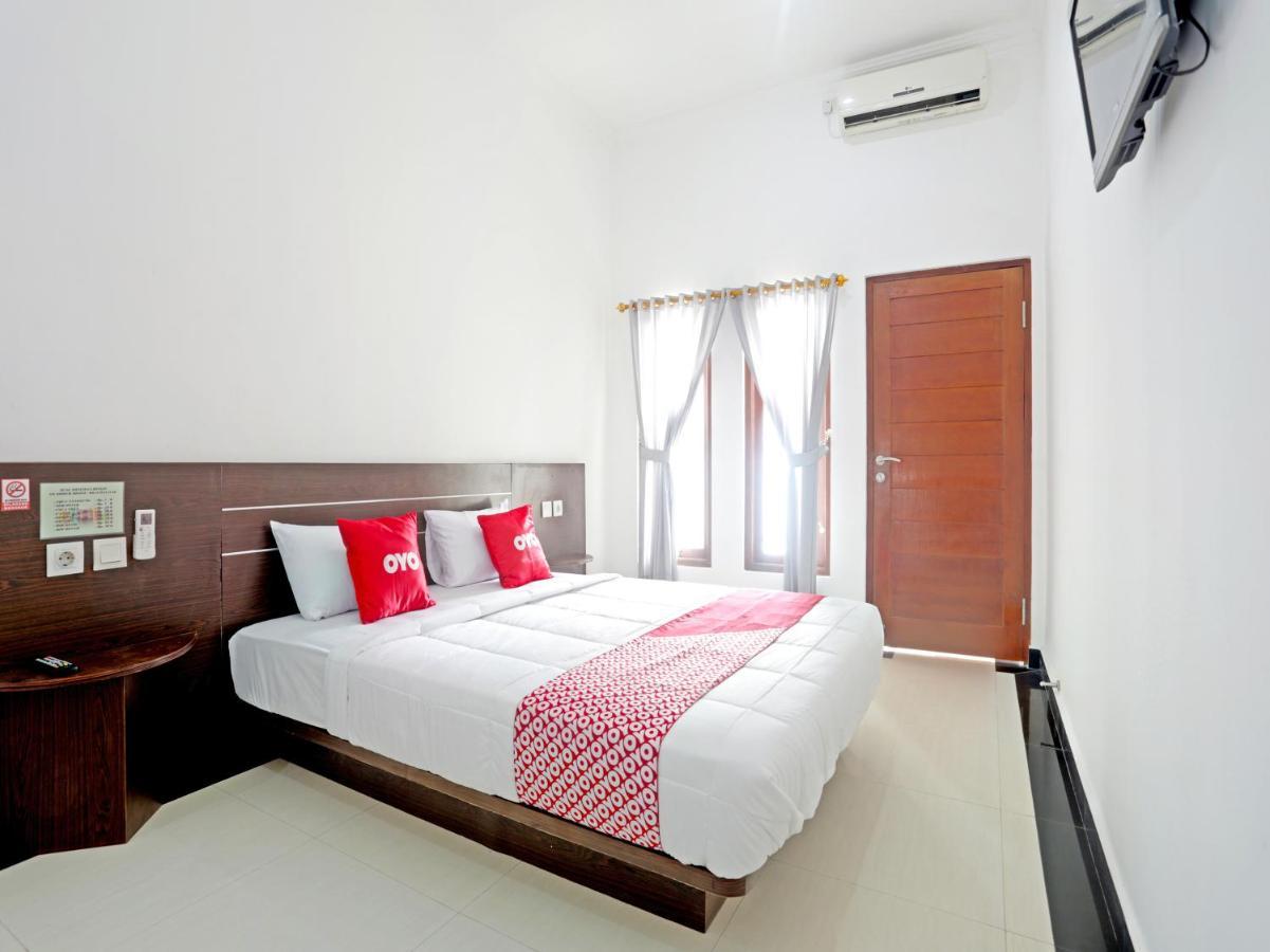 Oyo 90859 Cahaya Guest House Pesanggaran Ngoại thất bức ảnh