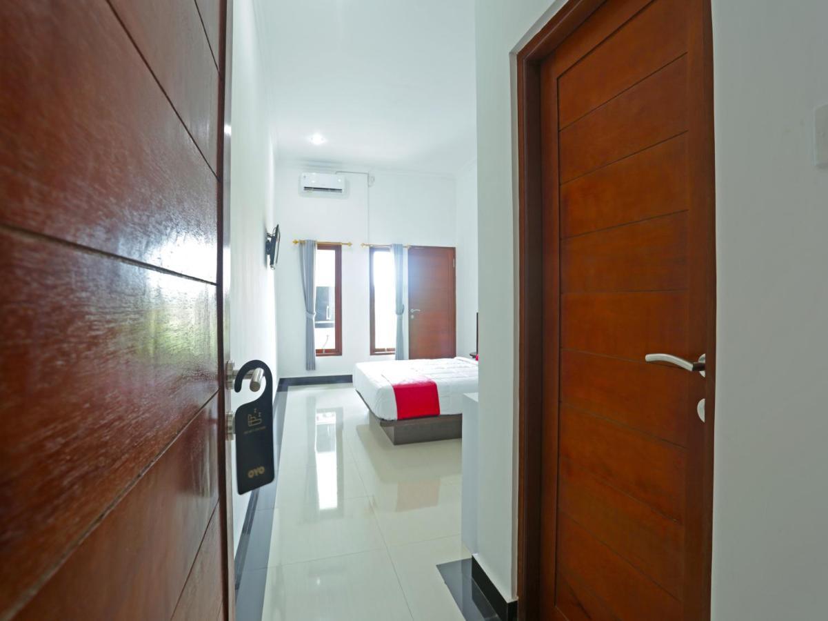 Oyo 90859 Cahaya Guest House Pesanggaran Ngoại thất bức ảnh