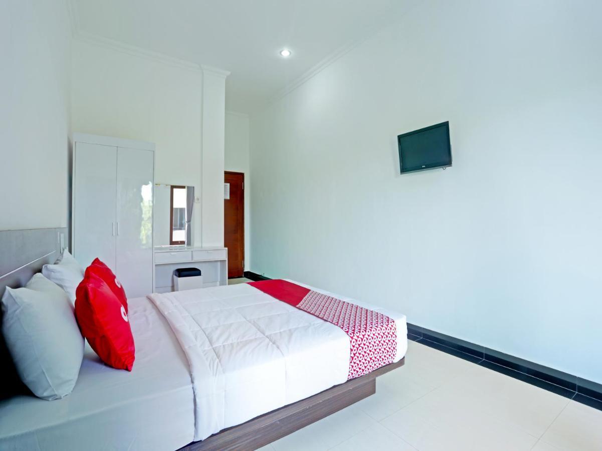 Oyo 90859 Cahaya Guest House Pesanggaran Ngoại thất bức ảnh